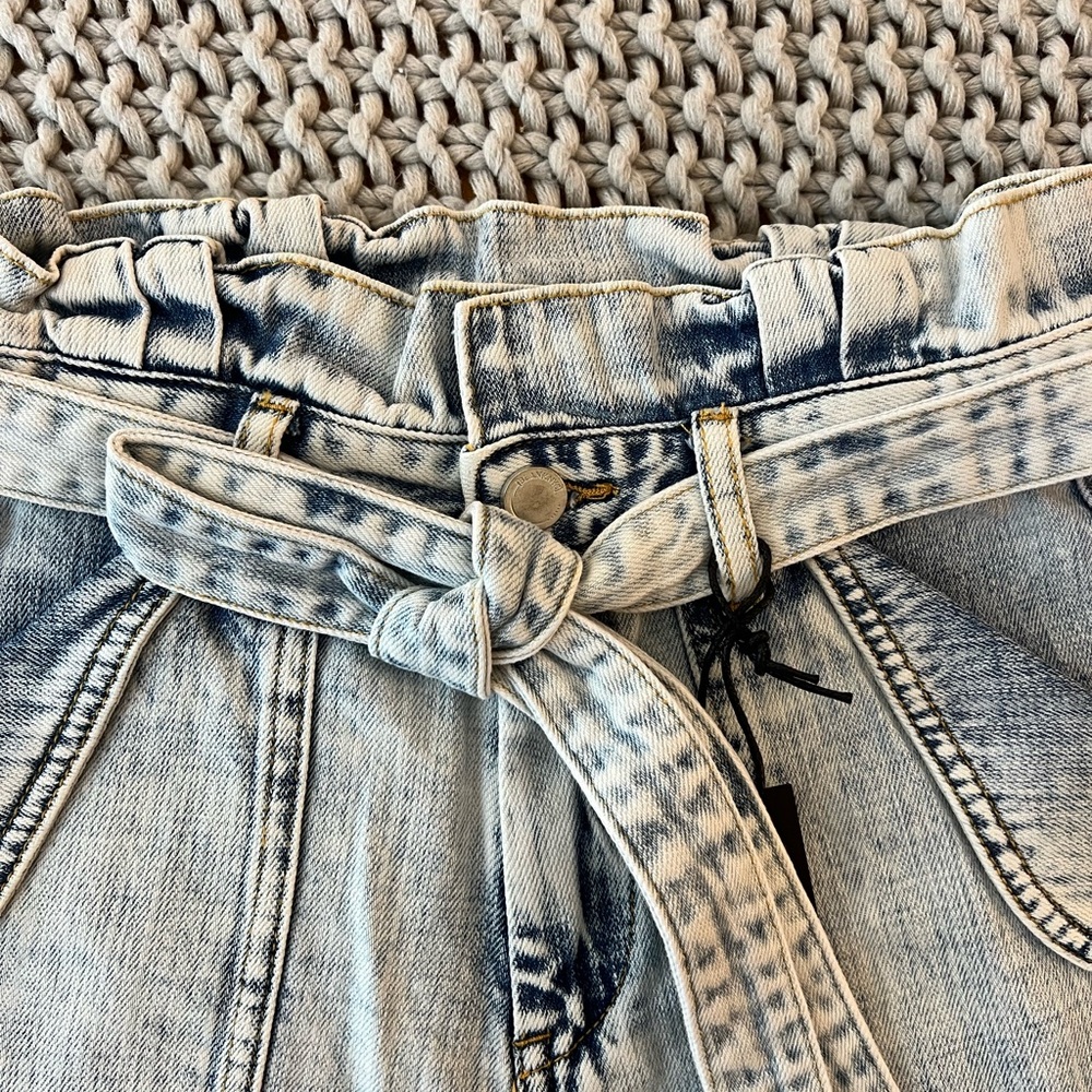 NWT Blank NYC Light Denim Acid Wash Paper Bag Shorts with Belt - Picture 9 of 11